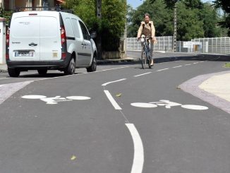 découvrez les infrastructures cyclables importantes qui favorisent le développement d'une mobilité durable. explorez les pistes cyclables, les stations de vélos et les aménagements urbains qui rendent la ville plus accessible et sécurisée pour les cyclistes.