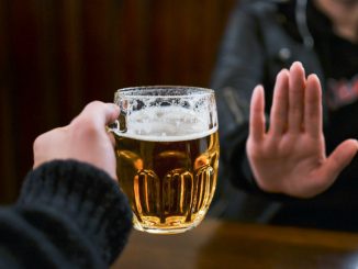 découvrez le phénomène du dry january en france : un mois dédié à la sobriété et à la découverte de modes de vie sans alcool. rejoignez le mouvement pour améliorer votre bien-être, explorer de nouvelles boissons sans alcool et faire le plein d'appétit pour une vie plus saine !